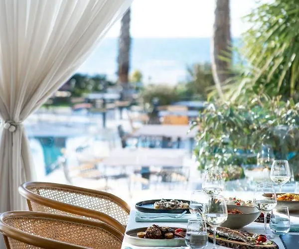 Royal G Max Hotell Golem (Tirana)