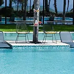 Royal G Max Hotel