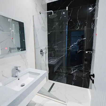 Отель Royal G Max 5*