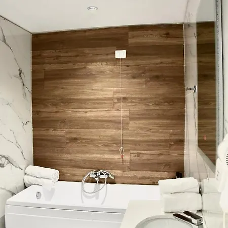 Royal G Max فندق