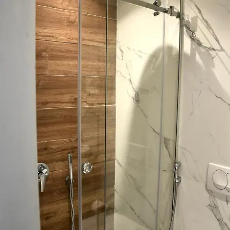 Royal G Max Отель Голем