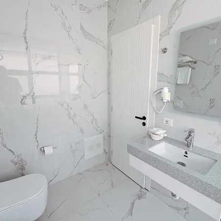 Hotel Royal G Max Golem (Tirana)