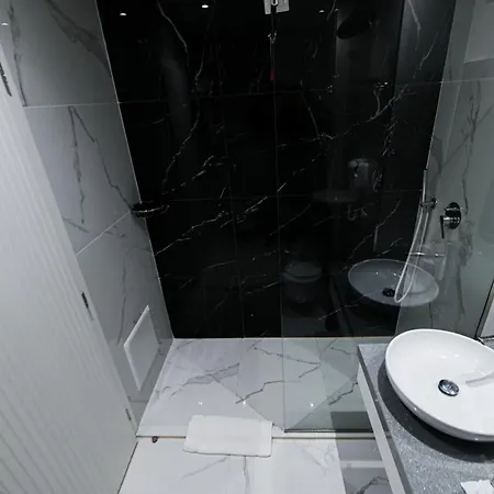 Royal G Max Otel Golem (Tirana)