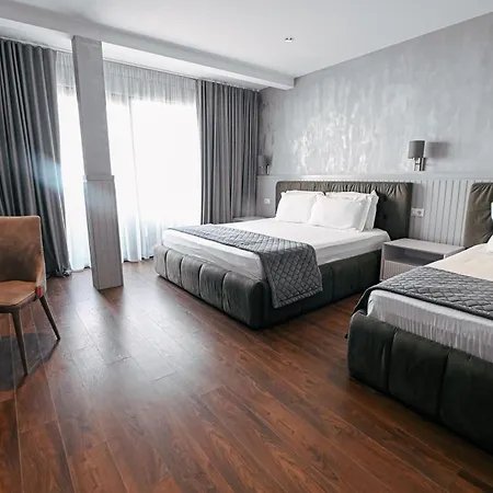 Royal G Max Отель Голем