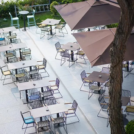 Royal G Max Hotel