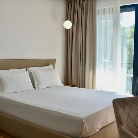 Royal G Max 5* Golem (Tirana)