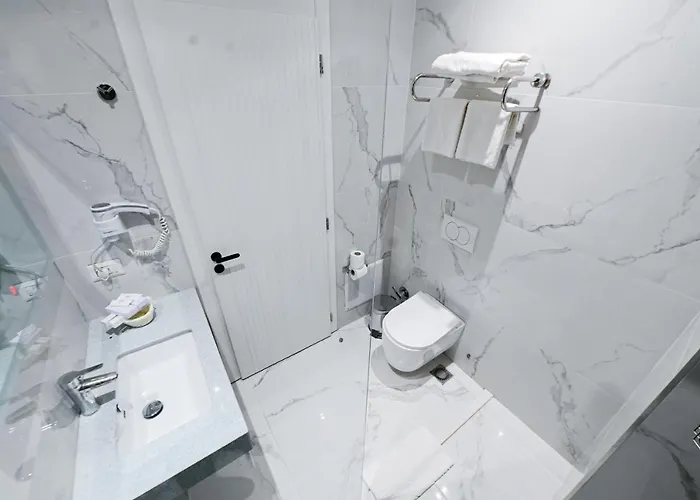 Hotel Royal G Max Golem (Tirana)