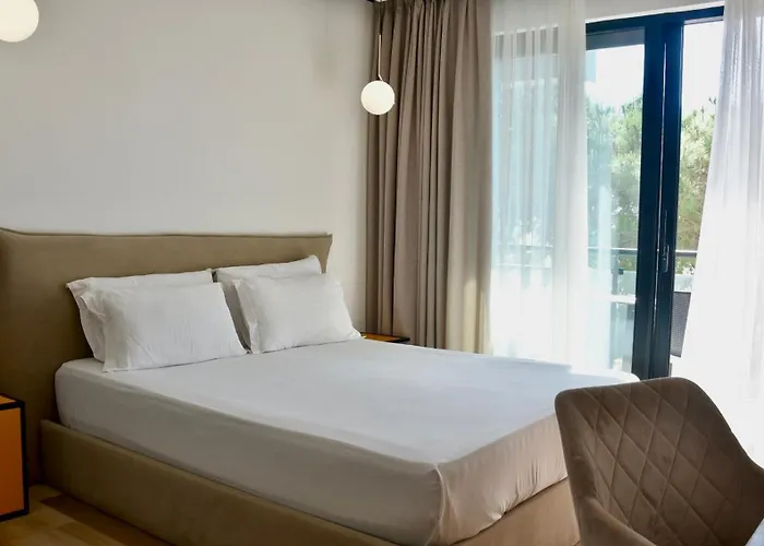 Royal G Max 5* Golem (Tirana)